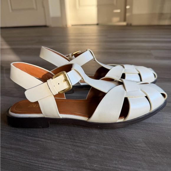 Zara White Women's Sandals with gold buckle, size 40, US 9.5-10 - Picture 2 of 8